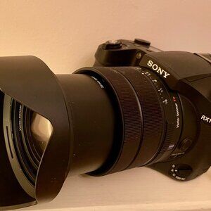 Sony RX10 Mark IV - Professional Camera